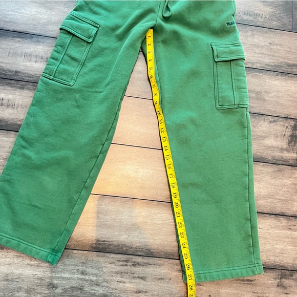 ARITZIA TNA Sweatfleece Cozy Fleece Dark Green Cargo Sweatpants. - Picture 4 of 9